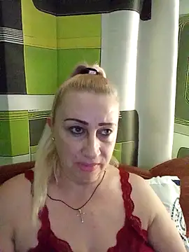 Snapshot of Esenia505 chatting on December 15, 3:05 pm Esenia505 online show from December 15, 3:05 pm