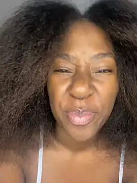 Snapshot of milarain chatting on February 21, 12:55 am milarain online show from February 21, 12:55 am