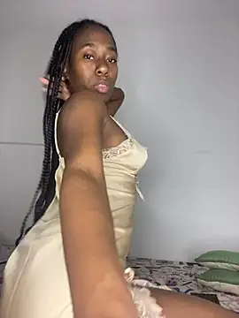 Snapshot of milarain chatting on March 2, 10:38 pm milarain online show from March 2, 10:38 pm