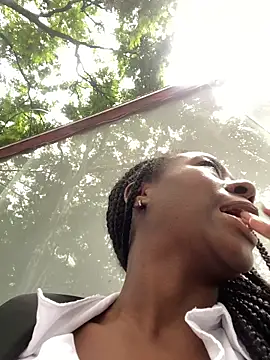 Snapshot of milarain chatting on March 5, 7:43 pm milarain online show from March 5, 7:43 pm