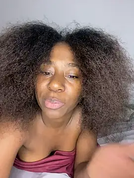 Snapshot of milarain chatting on March 27, 8:20 am milarain online show from March 27, 8:20 am