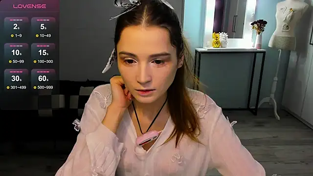 Hana Flo  online show from December 15, 2:32 pm