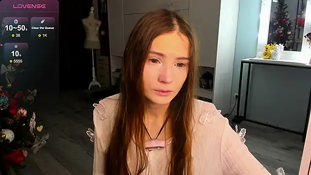 Hana Flo  online show from December 22, 2:25 pm