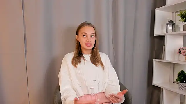 SlyviaCrapo online show from October 29, 1:24 pm