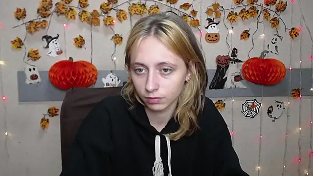 Snapshot of TracyLll chatting on November 3, 12:06 pm TracyLll online show from November 3, 12:06 pm