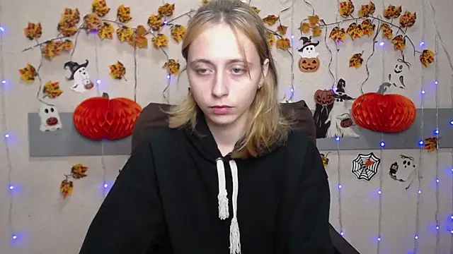 TracyLll online show from November 4, 1:32 pm