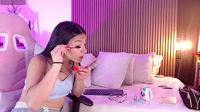 Skay bluee online show from November 1, 3:03 pm