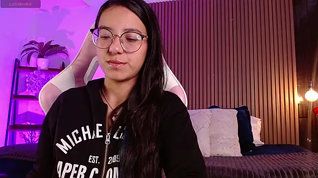 Skay bluee online show from December 2, 2:12 pm