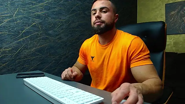 Snapshot of HayesWood chatting on November 8, 5:40 am HayesWood online show from November 8, 5:40 am