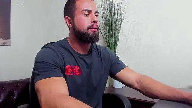 Snapshot of HayesWood chatting on November 23, 5:29 am HayesWood online show from November 23, 5:29 am