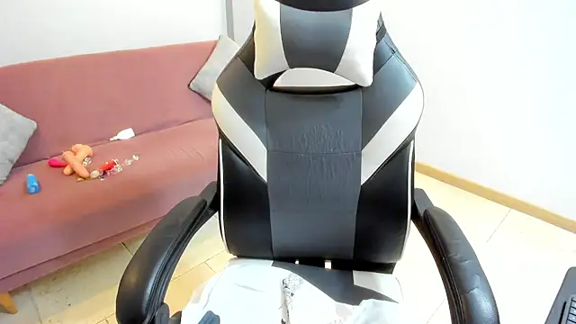 Snapshot of Julietta01 chatting on November 8, 3:07 am Julietta01 online show from November 8, 3:07 am