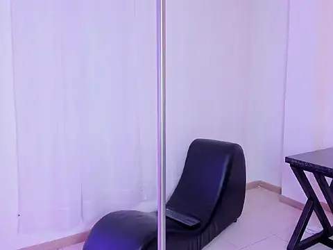 Snapshot of Julietta01 chatting on November 8, 8:18 pm Julietta01 online show from November 8, 8:18 pm