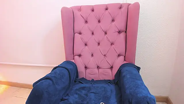 Snapshot of Julietta01 chatting on November 15, 4:32 am Julietta01 online show from November 15, 4:32 am