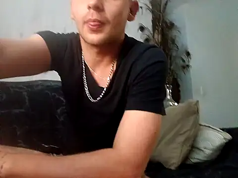 Snapshot of THOMMONSTER5299 chatting on December 5, 1:58 am THOMMONSTER5299 online show from December 5, 1:58 am