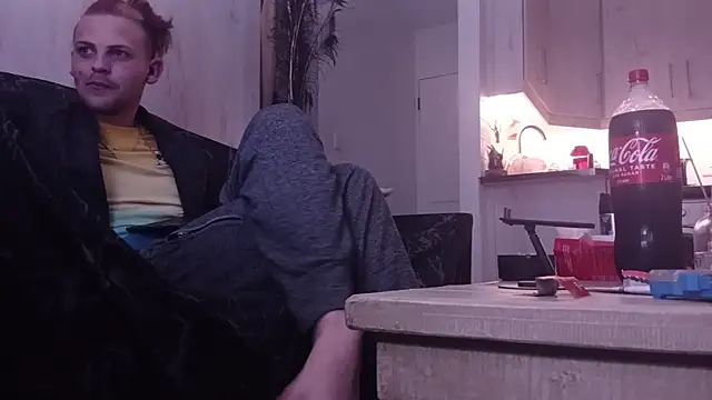 Snapshot of THOMMONSTER5299 chatting on December 13, 8:25 pm THOMMONSTER5299 online show from December 13, 8:25 pm