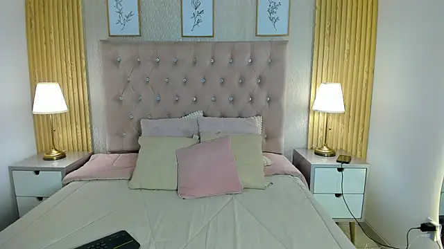 Snapshot of KamyGlam chatting on June 10, 8:19 pm KamyGlam online show from June 10, 8:19 pm