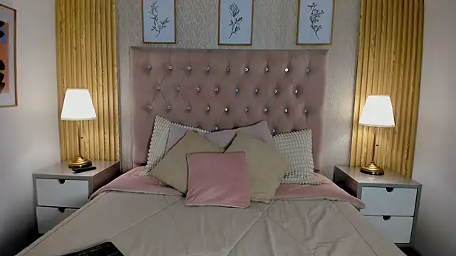Snapshot of KamyGlam chatting on June 13, 8:18 pm KamyGlam online show from June 13, 8:18 pm