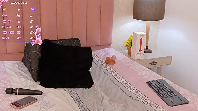 Alanagh  online show from March 27, 7:35 pm