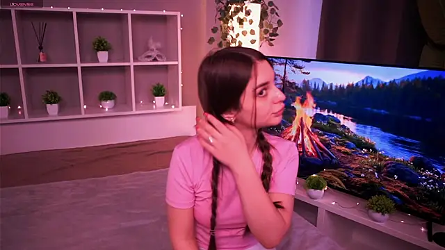 LauraHansil online show from November 5, 8:36 am