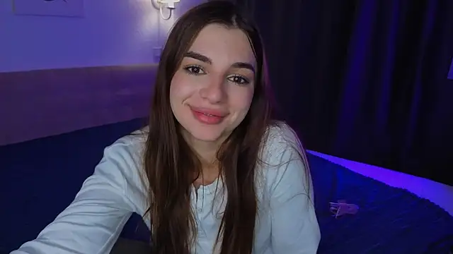 LauraHansil online show from June 14, 2:24 am