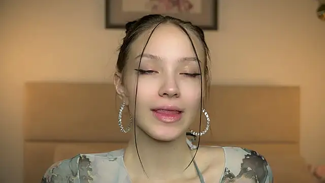 VetaManhardt online show from November 18, 8:24 pm