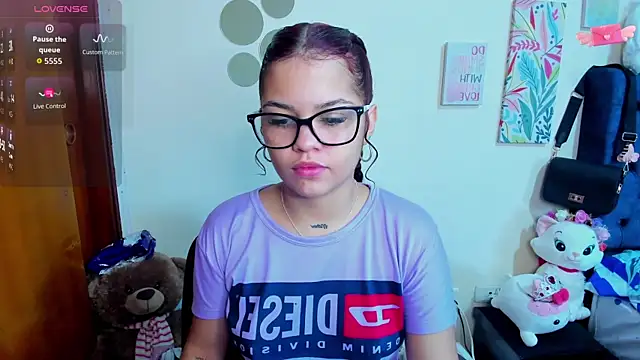 Emma boo online show from November 18, 4:44 pm