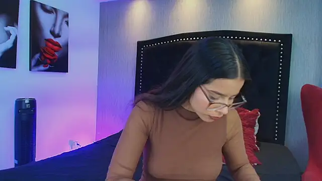 Snapshot of Luna_Lov_Titan chatting on December 1, 12:54 pm Luna Lov Titan online show from December 1, 12:54 pm