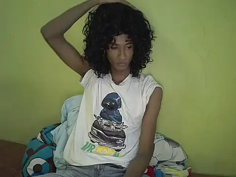 Snapshot of skinniyGabriel chatting on December 3, 12:25 pm skinniyGabriel online show from December 3, 12:25 pm