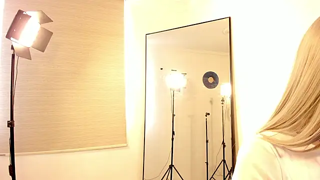 candice star online show from December 4, 9:01 pm