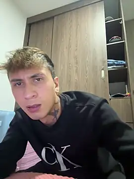 Snapshot of Eljorshx0706 chatting on December 16, 3:22 am Eljorshx0706 online show from December 16, 3:22 am