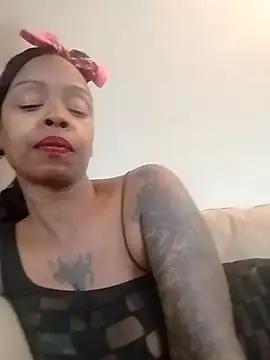 Snapshot of TasteTheeHoneyy chatting on October 31, 8:32 pm TasteTheeHoneyy online show from October 31, 8:32 pm