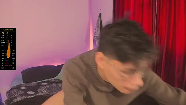 estmonnn online show from November 14, 9:24 pm