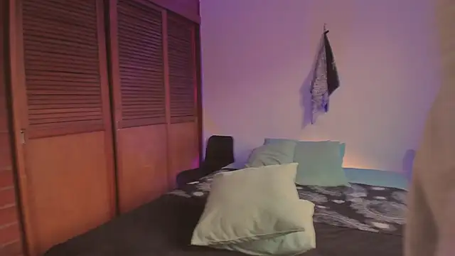 estmonnn online show from December 15, 10:03 pm