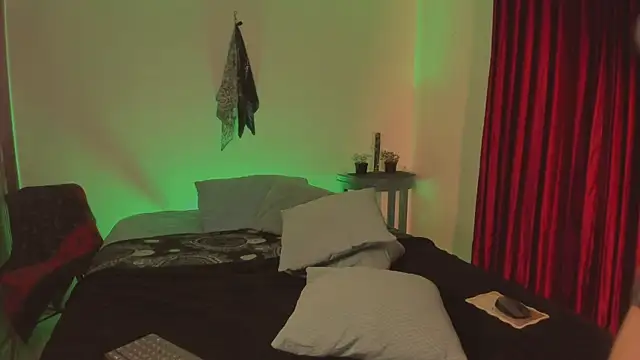 estmonnn online show from December 17, 12:05 am