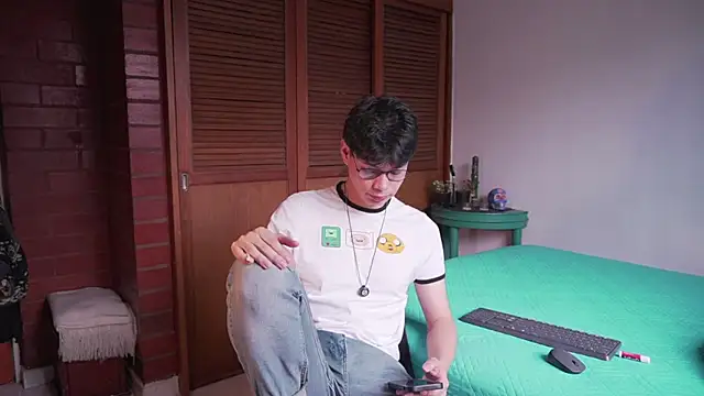 estmonnn online show from March 28, 7:35 pm