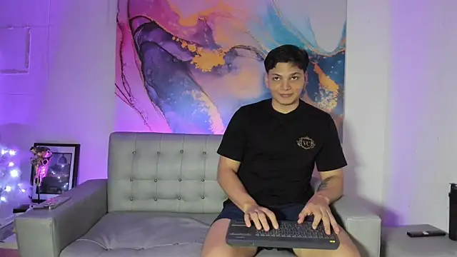 Snapshot of pinksmile_1 chatting on January 11, 12:59 am pinksmile 1 online show from January 11, 12:59 am