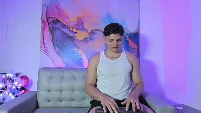 Snapshot of pinksmile_1 chatting on January 14, 3:56 am pinksmile 1 online show from January 14, 3:56 am