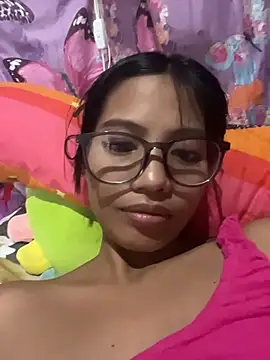 Snapshot of hottiebabe23 chatting on November 1, 4:47 am hottiebabe23 online show from November 1, 4:47 am