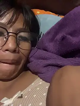 Snapshot of hottiebabe23 chatting on November 24, 2:28 pm hottiebabe23 online show from November 24, 2:28 pm