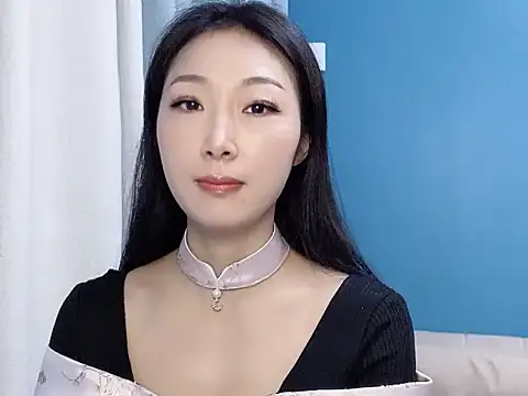 Snapshot of ella55-- chatting on November 17, 3:45 am ella55-- online show from November 17, 3:45 am