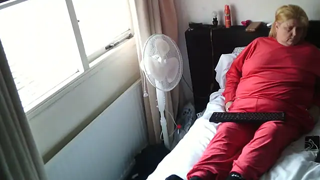 Sylviastar46 online show from December 22, 12:02 pm