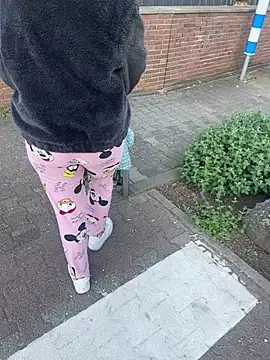 Teeny-Slut18 online show from April 28, 4:56 pm