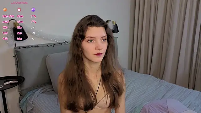 LauraYoungg online show from December 13, 9:09 pm