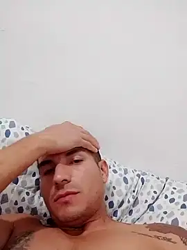 Snapshot of zputo98 chatting on November 4, 12:32 am zputo98 online show from November 4, 12:32 am