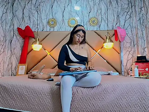 CATTA GARCIA online show from December 19, 1:40 pm