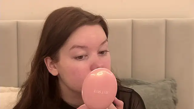 VickiBanx online show from March 27, 4:18 am