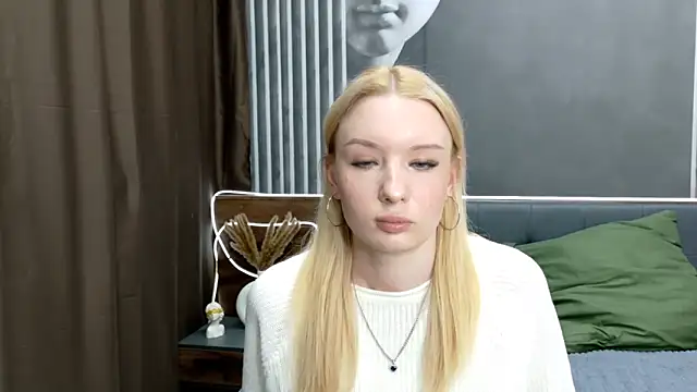 Snapshot of TiffanyJensen chatting on October 31, 11:00 am TiffanyJensen online show from October 31, 11:00 am