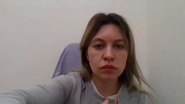 Snapshot of Little_Milf_5 chatting on November 13, 7:24 pm Little Milf 5 online show from November 13, 7:24 pm