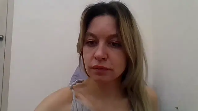 Snapshot of Little_Milf_5 chatting on November 19, 3:34 pm Little Milf 5 online show from November 19, 3:34 pm