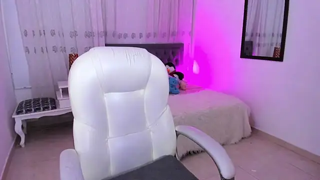 Luna Jonnes1 online show from December 19, 11:28 am